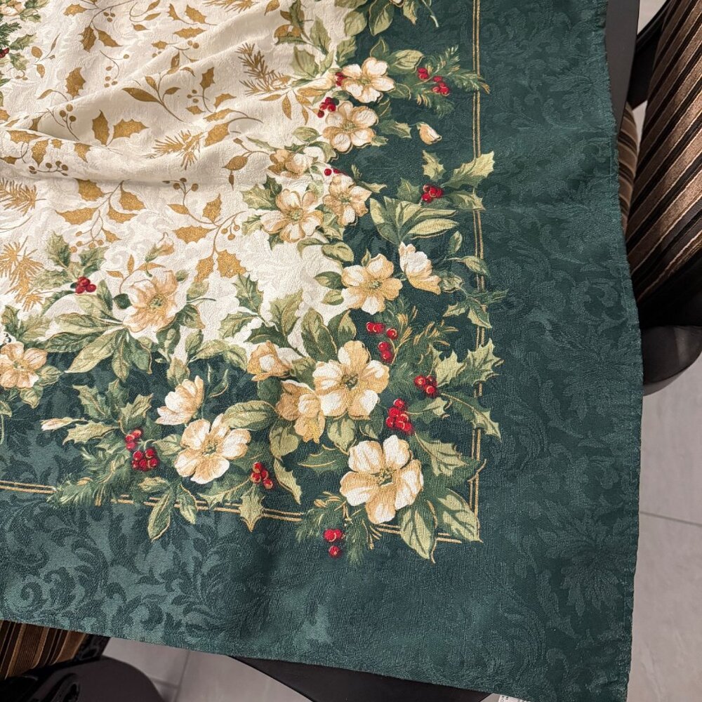 Holiday Floral Tablecloth With Gold Accents & Green Border Rectangular Design El - Picture 6 of 9